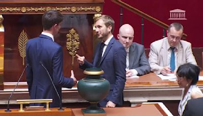"J'assume": le député LFI-NFP François Piquemal revient sur son chifoumi à l'Assemblée nationale