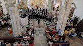 Lleno en la iglesia del Monasterio de Cornellana para escuchar clásicos como “The House of the Rising Sun”