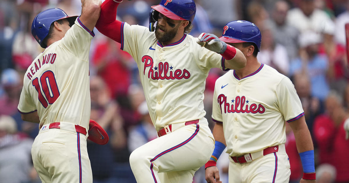 Harper homers, Wheeler strikes out 11 as Philadelphia Phillies complete 4-game sweep of Giants