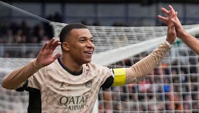 Con 2 de Mbappé, PSG vence 4-1 a Lorient, pero triunfo de Mónaco aplaza festejo