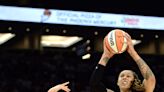 It's official: Brittney Griner re-signs with Phoenix Mercury