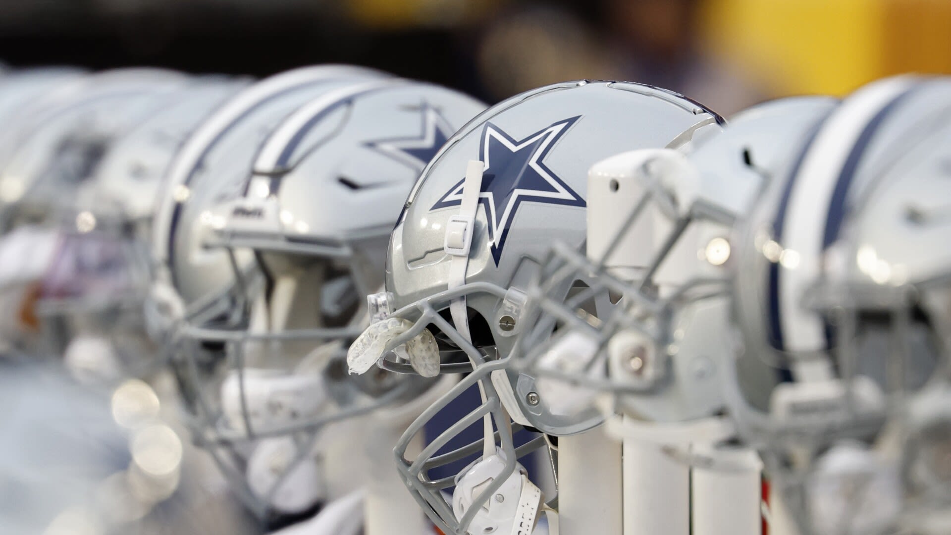 Cowboys elevate TE Princeton Fant, LB Nick Vigil from practice squad