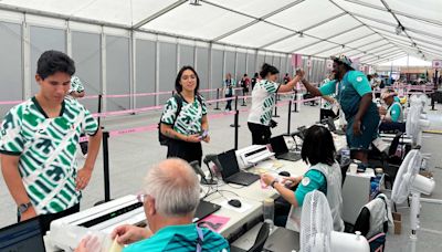 Equipo mexicano de tiro con arco llega a Villa Olímpica