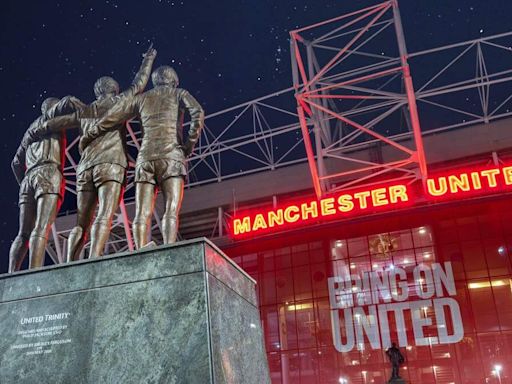 Manchester United offers bonus in return for resignations