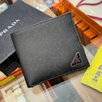 ☆最愛二手精品☆ PRADA  全新黑色防刮牛皮右下銀三角牌對開8卡短夾皮夾 2MO513