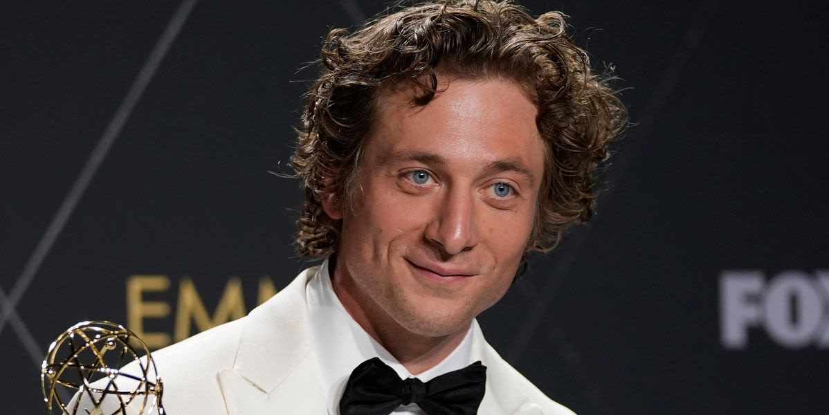 Jeremy Allen White Spills On How He 'Really Embarrassed' Himself Training With Chefs