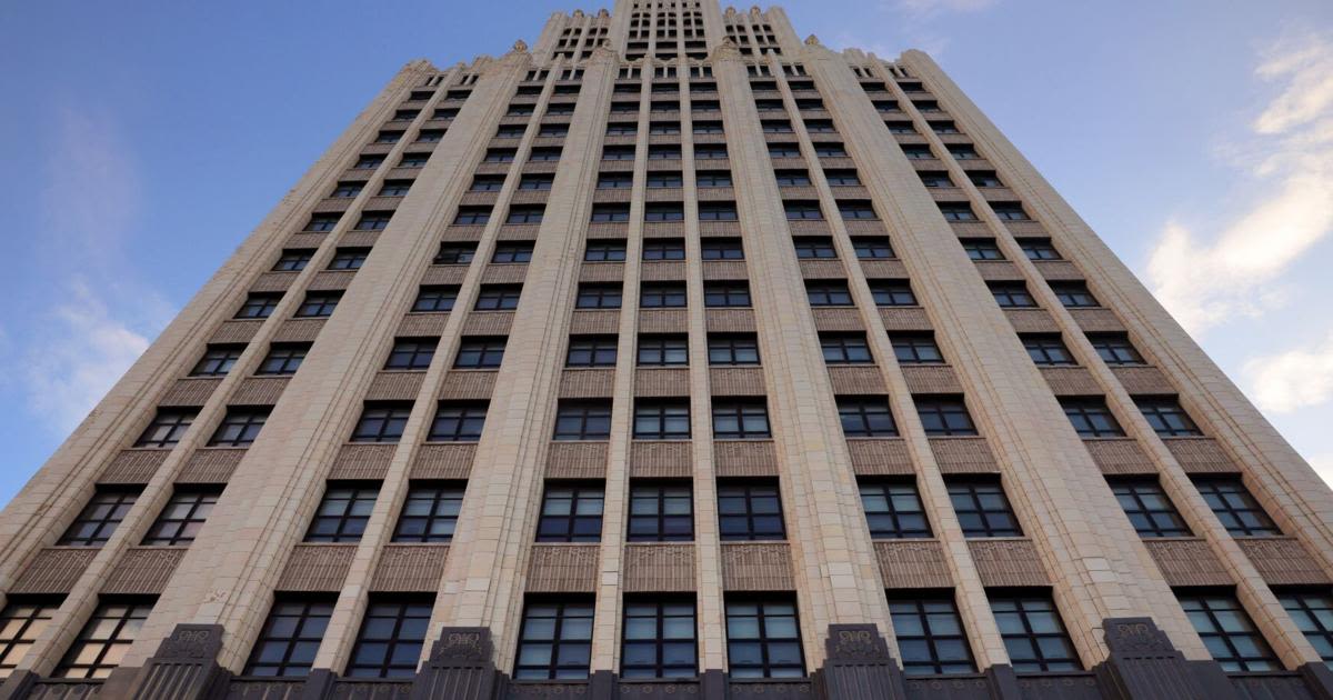 Owner of St. Louis’ Continental Life Building wants to sell. Feds will have final say.