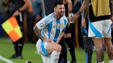 Las imágenes de la molestia que sufrió Messi ante Chile y encendió las alarmas en la selección argentina