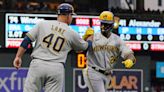 Cerveceros vencen a Mellizos, McCutchen y Adames jonronean