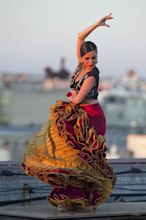 El baile flaminco es una aspecta de la cultura en España. Recomiendo ...