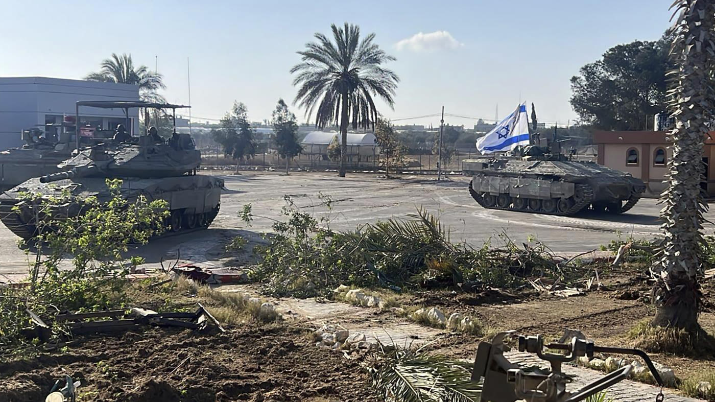 Israeli forces seize the Gaza side of Rafah, as Hamas truce talks resume in Egypt