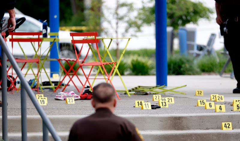 Suspect dead, 9 wounded including children in shooting at Detroit area water park