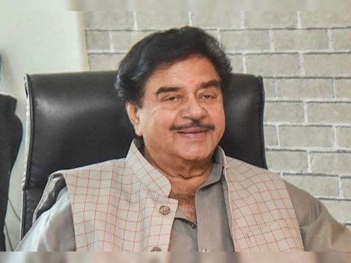 Shatrughan Sinha Discharged From Hospital, Denies Reports Of Undergoing Surgery: "Wouldn't I Know?"