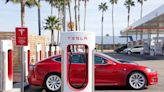 Tesla prévoit la construction de l'une des plus grandes stations de recharge du monde