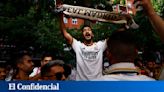 Locura total en la llegada del autobús del Real Madrid al estadio Santiago Bernabéu