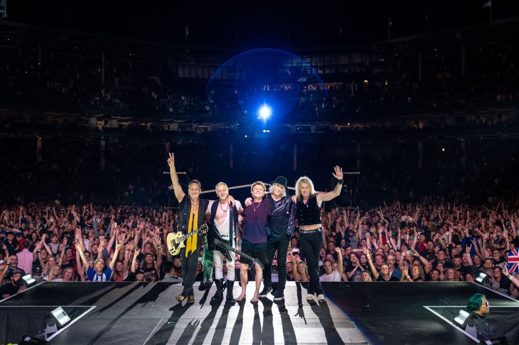 Def Leppard rocks new generation at Fenway show