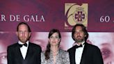 Carlota Casiraghi, noche solidaria y lección de estilo en la ópera con su marido, su madre y su suegra