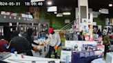 "Si estoy quieta, no me pegues más": el violento robo a una tienda de electrodomésticos de Sevilla a plena luz del día