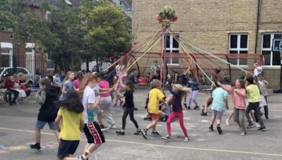 Schoolchildren put on traditional dance show