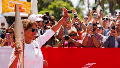 Halle Berry carries Olympic flame in France