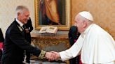 Pope receives new Russian envoy, vows to continue peace mission