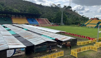 Estadio que acogió el fútbol profesional en Colombia lo abandonaron y ahora es usado como pesebreras