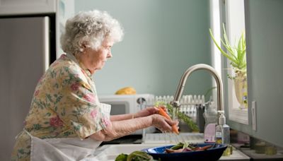 Tarefas domésticas podem prevenir Alzheimer e demências, sugere estudo