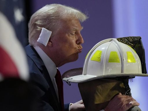 美國大選2024｜特朗普接受提名 再憶述遇刺「太痛苦」 吻中槍亡消防頭盔(有片) | am730