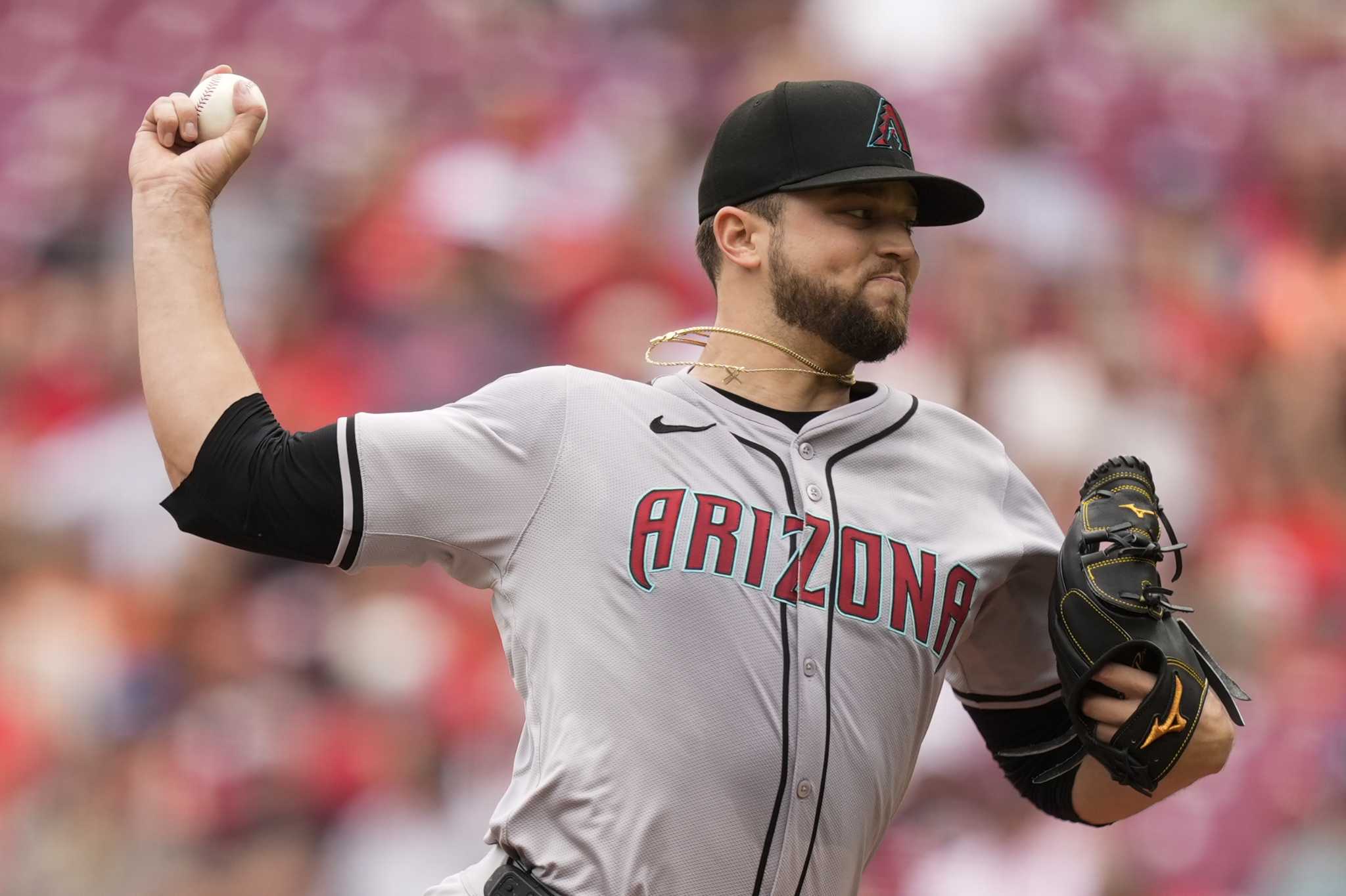 Corbin Carroll hits a 2-out single in the 8th to put Diamondbacks on top, beat struggling Reds 5-4