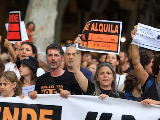 Mallorca's 'tourists go home' protest draws 10,000 in Palma