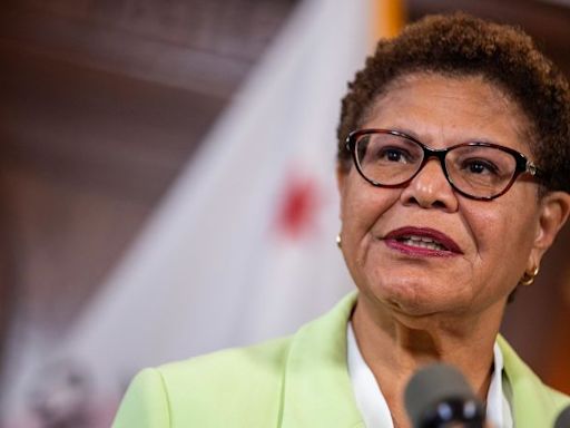 Man accused of breaking into Los Angeles Mayor Karen Bass’ home pleads no contest to felony vandalism and avoids prison time | CNN