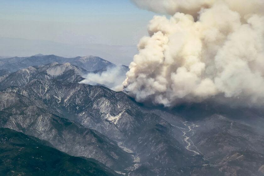 Vista fire scorches more than 2,700 acres in San Bernardino National Forest