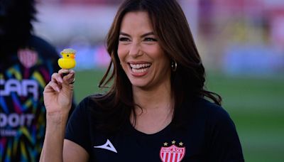 Eva Longoria asiste al partido entre Necaxa y Rayados en Aguascalientes