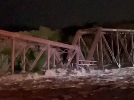 North Sioux City railroad bridge collapses