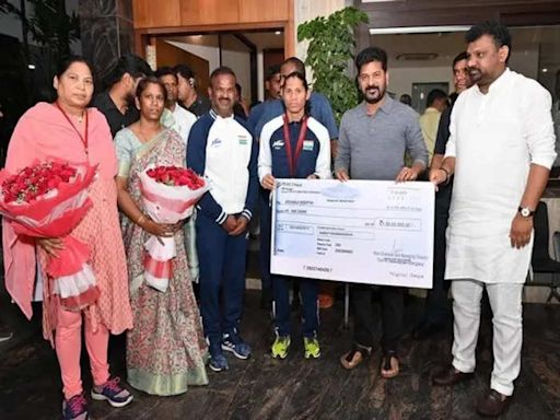 Telangana CM Revanth Reddy awards Rs 1 Crore to paralympian Deepthi Jeevanji for bronze medal victory | Business Insider India