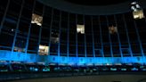 Iluminan Senado de azul turquesa por Día de lenguaje de señas