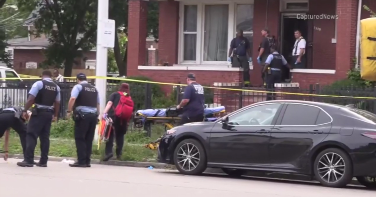 Over a dozen people hurt in 2 separate mass shootings on Chicago's West, Near West Sides