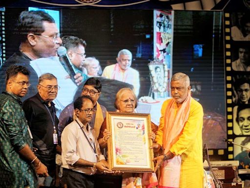 Heartfelt tributes and songs mark Uttam Kumar’s death anniversary event in Kolkata