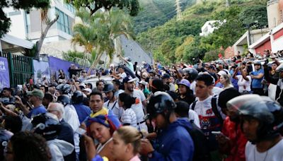 Al menos dos muertos y varios heridos en manifestaciones contra el gobierno de Maduro - La Tercera