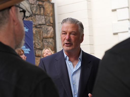 Alec Baldwin Prosecutor Wants ‘Rust’ Manslaughter Trial Resurrected; State Looking To “Blame” Someone For Case’s Collapse, Armorer...