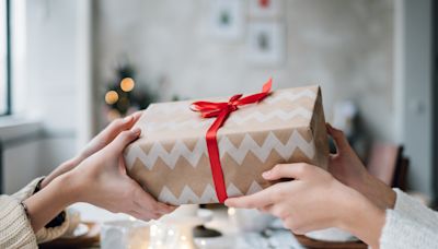 New study shows gift giving will result in longer happiness than receiving