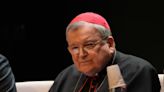 Tras un nuevo ataque del ala conservadora por temor a la “destrucción” de la Iglesia, el Papa abre un sínodo crucial