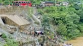 Deslave arrastra autobuses en Nepal; hay 63 desaparecidos