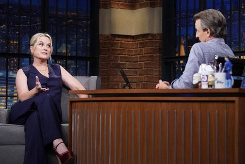 Amy Poehler and Seth Meyers bond over their anger-induced Boston accents - The Boston Globe