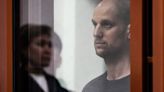 Rusia libera al periodista Evan Gershkovich y al ex marine Paul Whelan como parte de un canje de prisioneros con Estados Unidos