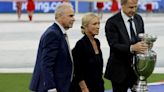 Eurocopa: La ceremonia que se llevó Beckenbauer