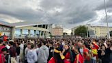 Miles de personas celebran el triunfo de La Roja en el área de A Coruña