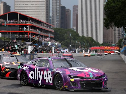 How Alex Bowman responded after Bubba Wallace hit NASCAR Chicago winner's car at end of race