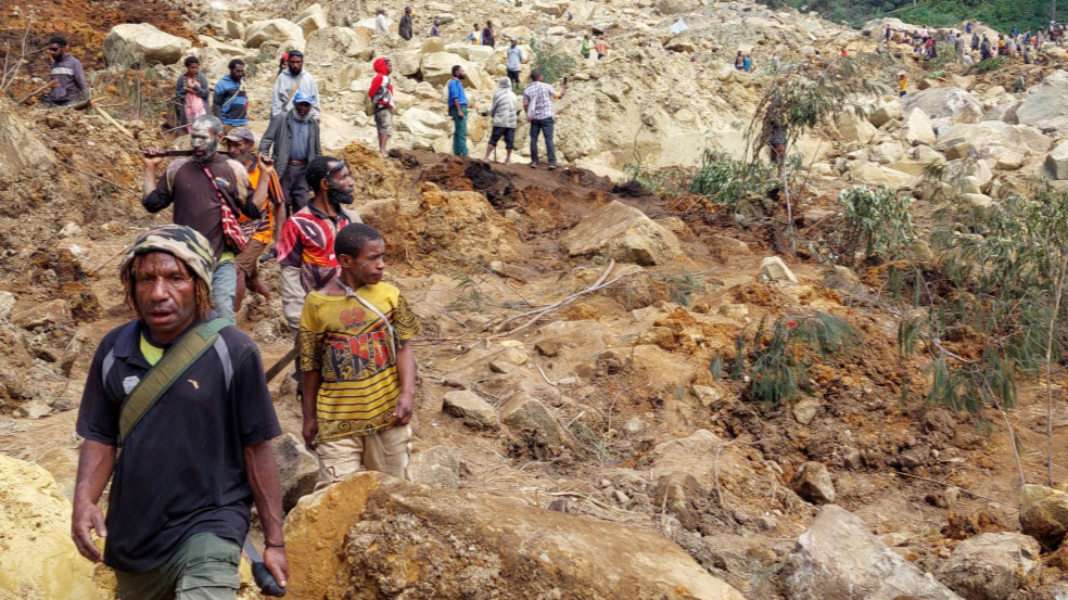 Hundreds missing after Papua New Guinea landslide