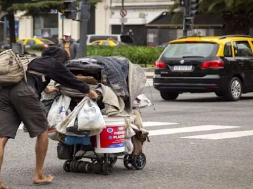 Pobreza atinge mais da metade dos argentinos, diz pesquisa